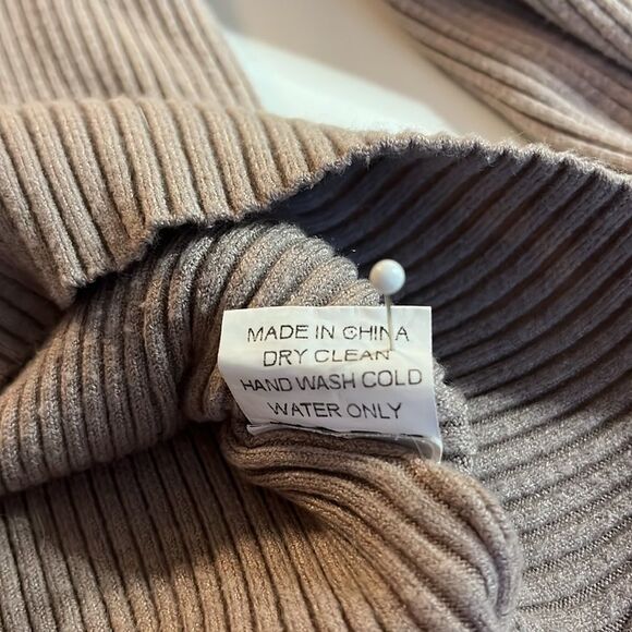 Olivaceous taupe ribbed top split seam at hemline crewneck bell sleeves SZ S - Picture 9 of 11